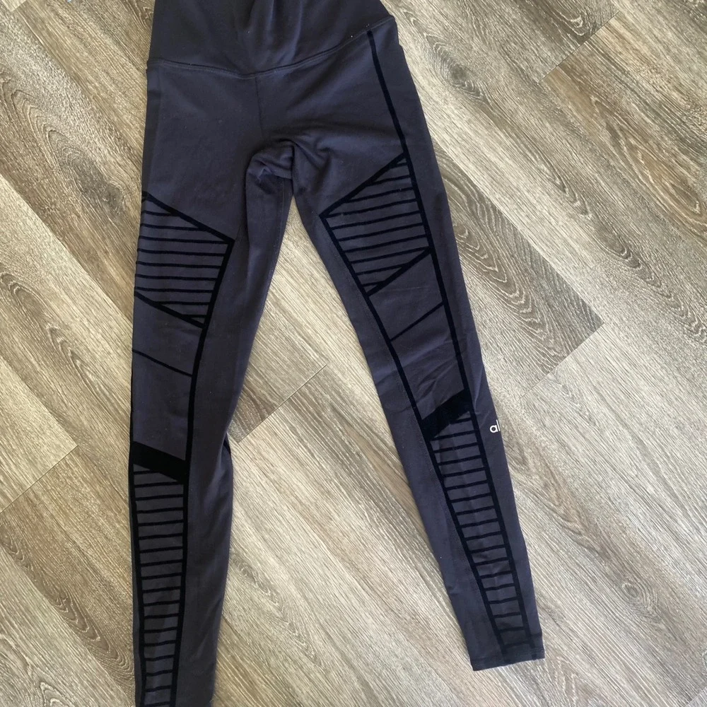 Alo Yoga Women's Black Velvet High-Waisted Flocked Moto Leggings Size small